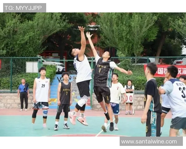 24小时篮球场让你随时随地享受激情运动的乐趣与友谊的碰撞